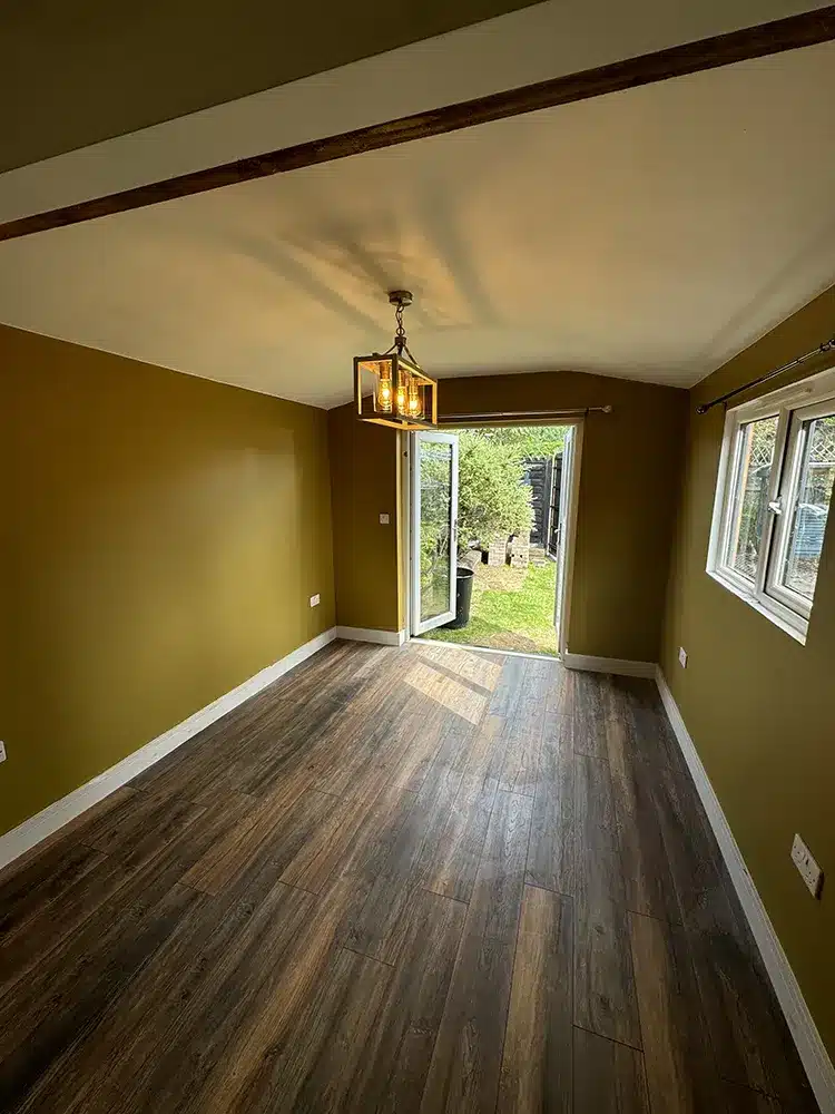 lounge-hardwood-flooring